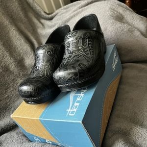Dansko  9.5 Black